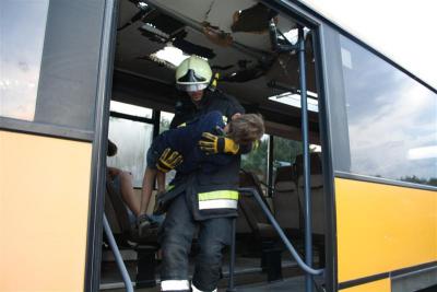 Rettung Personen aus Bus